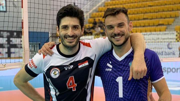 Братя по сърце, съперници на терена