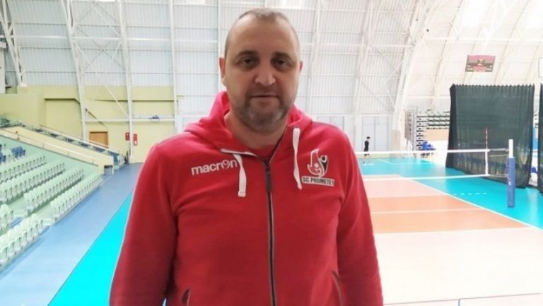 Пловдивският треньор отрече информациите, че е подписал нов договор с
