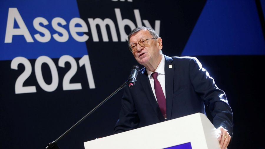 БФ Волейбол с паметен подарък за Александър Боричич