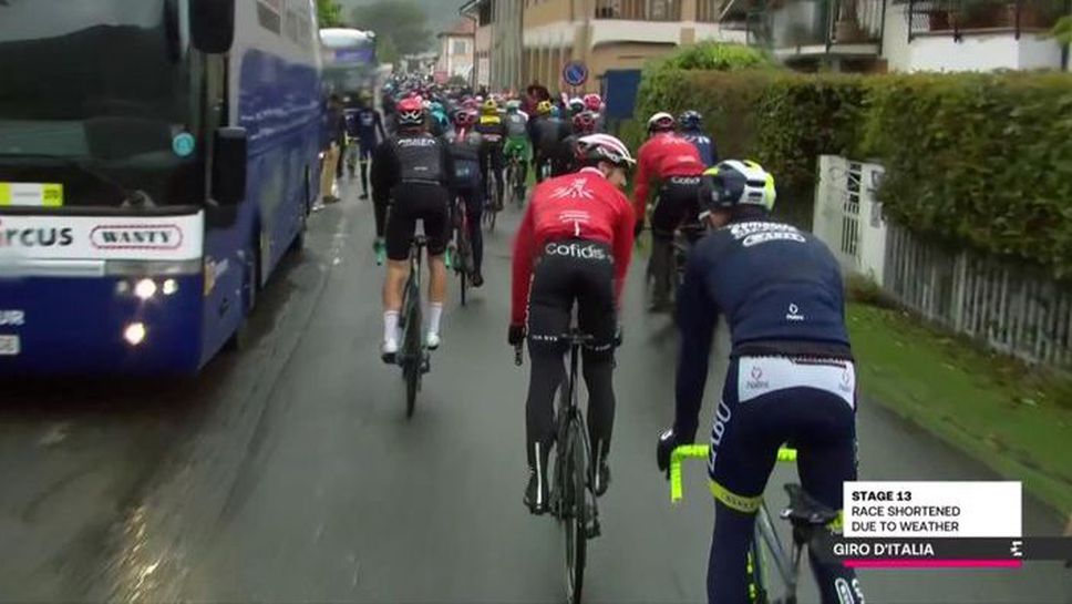 Лошото време в Северна Италия съкрати с близо две трети 13-ия етап от Джирото