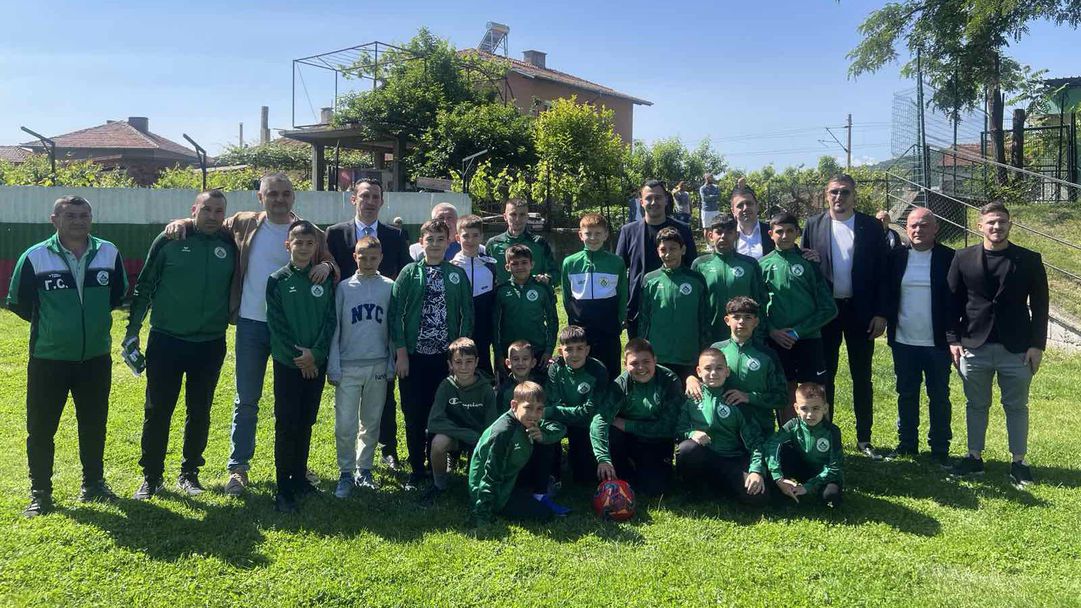 Спортният министър се срещна с футболистите на Перун (Кресна)