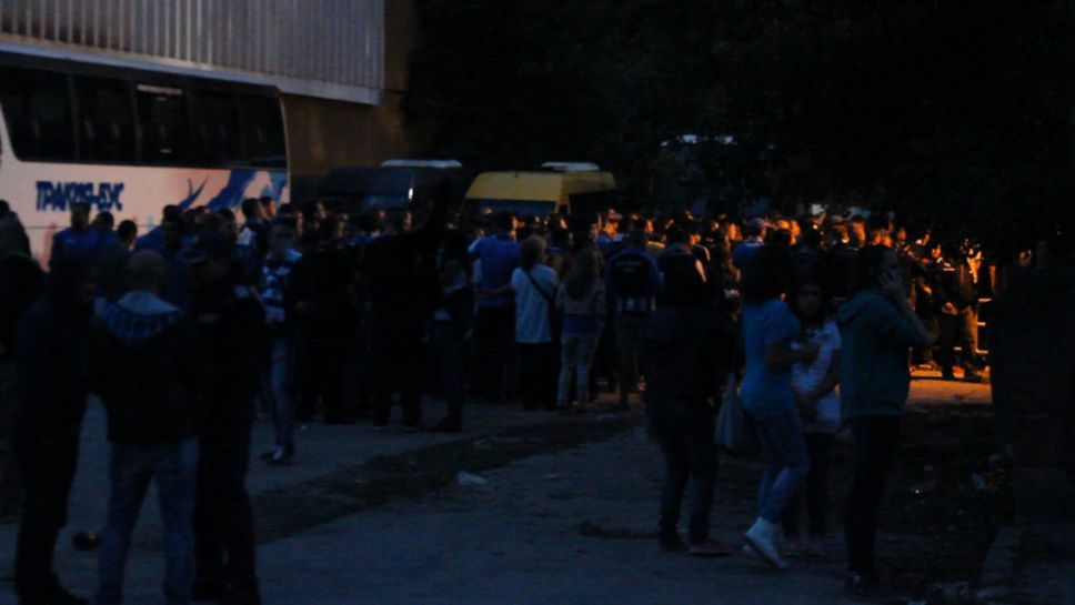 Хиляди "сини" фенове окупираха стадиона в Ловеч