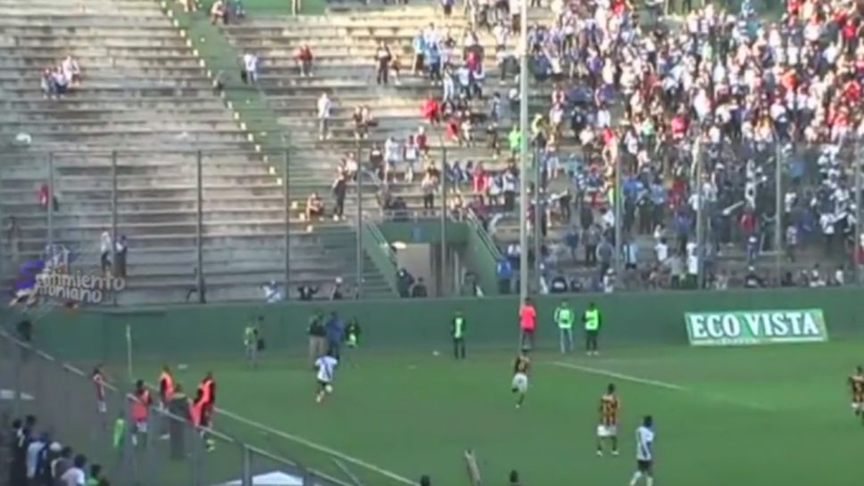 Шокиращо:Човек оцеля след падане от 8 метра височина на футболен мач в Аржентина