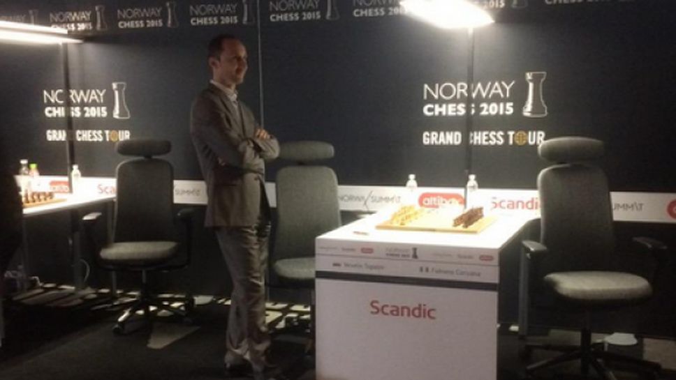 Топалов остана лидер след реми с белите