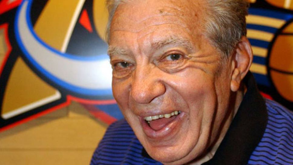 Почина най-големият статистик в НБА