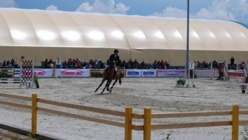 Българските ездачи стартираха с двойна победа в Божурище