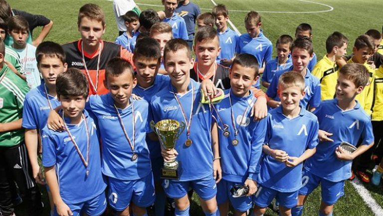 Децата на Левски и Ботев спечелиха турнир в памет на Гунди