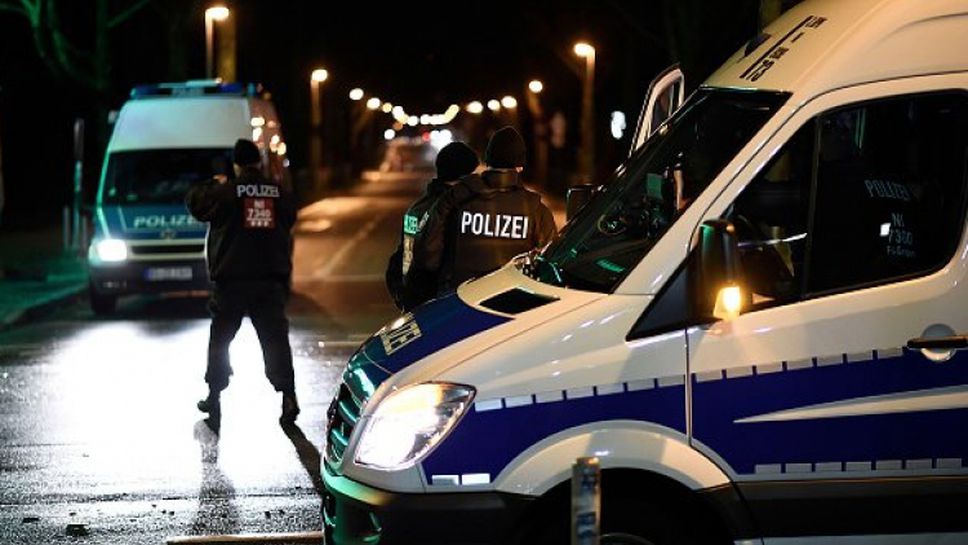 Полицията в Германия затвори "HDI Арена" в Хановер за Германия - Холандия