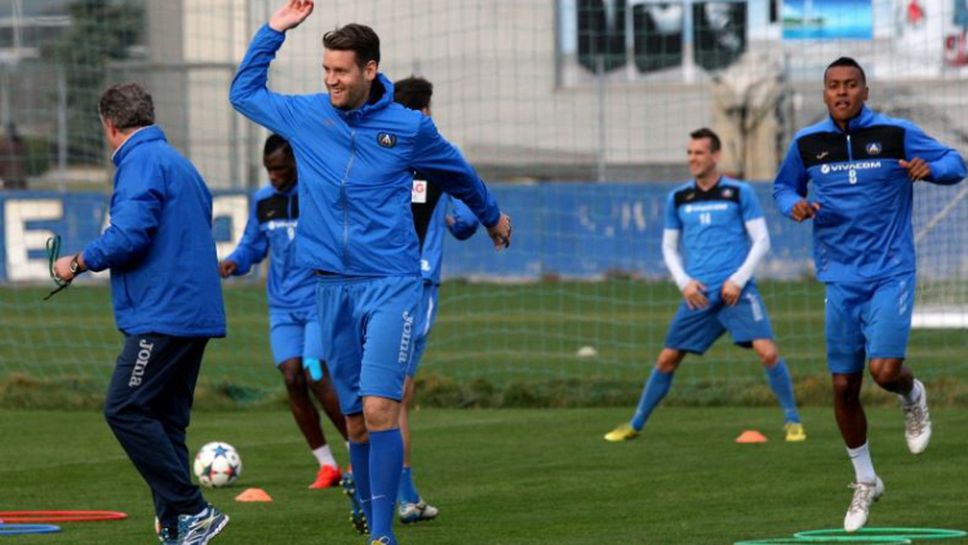 Гаджев и Китамбала тренират с топка