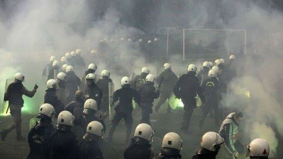 Масови безредици преди Панатинайкос - Олимпиакос, сблъсъци с полицията насред Атина