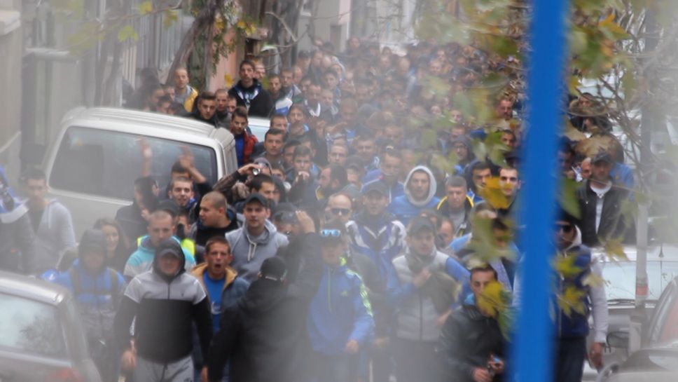 "Сините" с шествие до стадион "Христо Ботев"