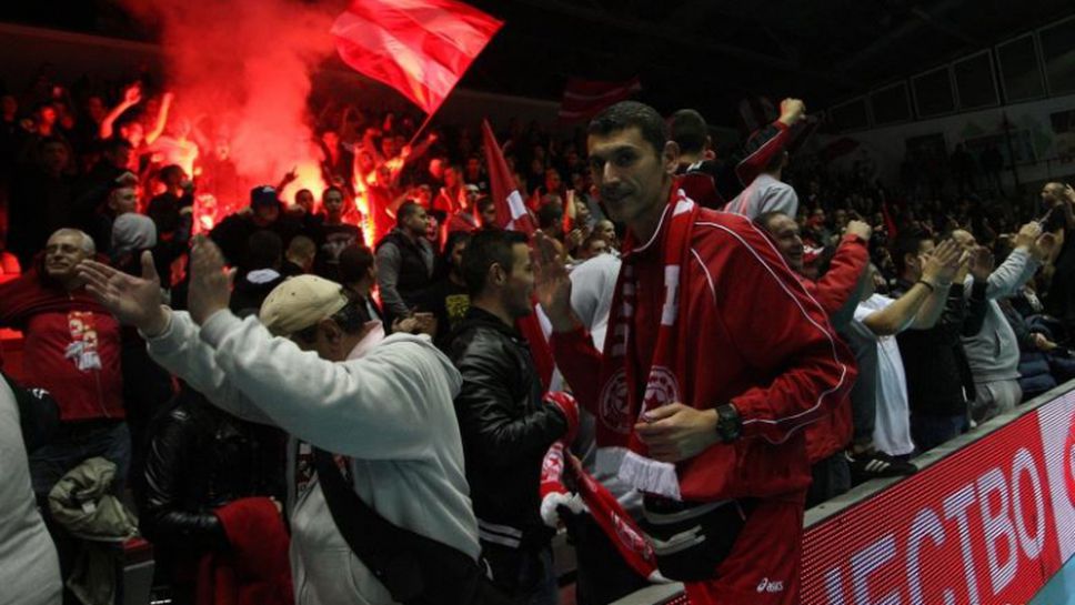 Радостта на волейболистите и феновете на ЦСКА след победата