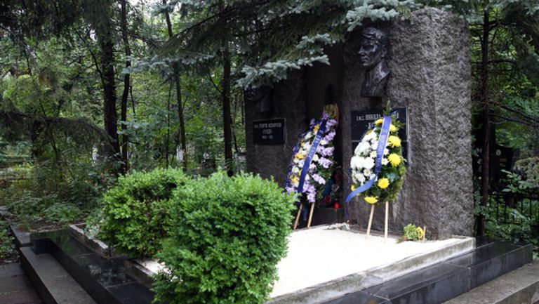 Тимът на Левски почита паметта на Гунди и Котков