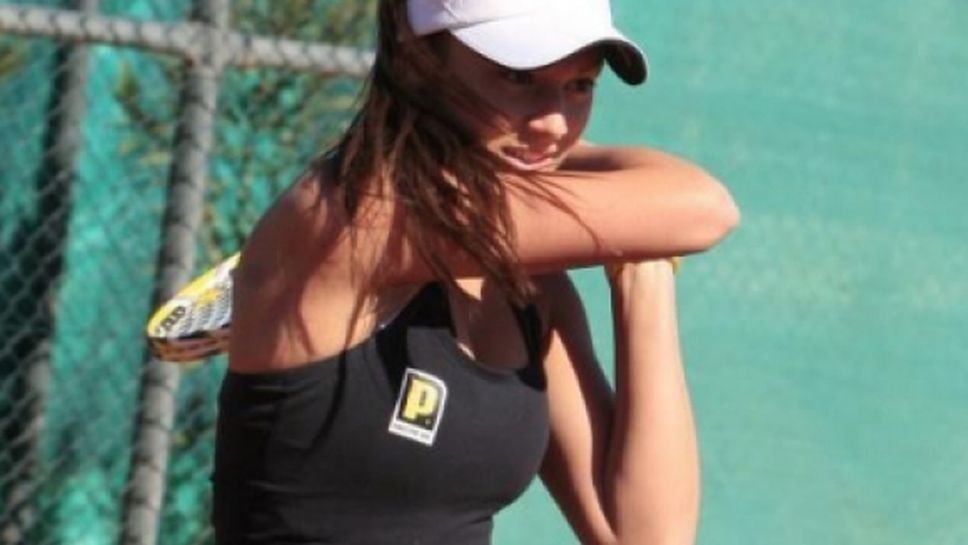 Ани Вангелова на полуфинал на двойки във Франция