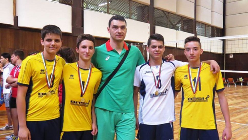Национали наградиха млади волейболисти във Варна (СНИМКИ)