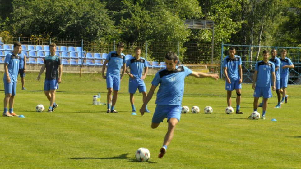 Левски тренира удари за последно в Самоков