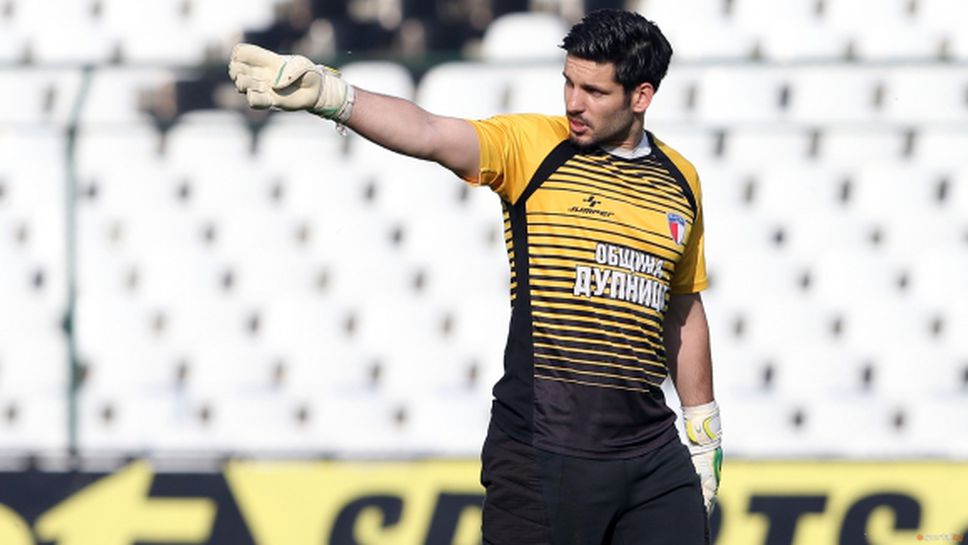 Емил Михайлов ще продължи кариерата си в Кипър