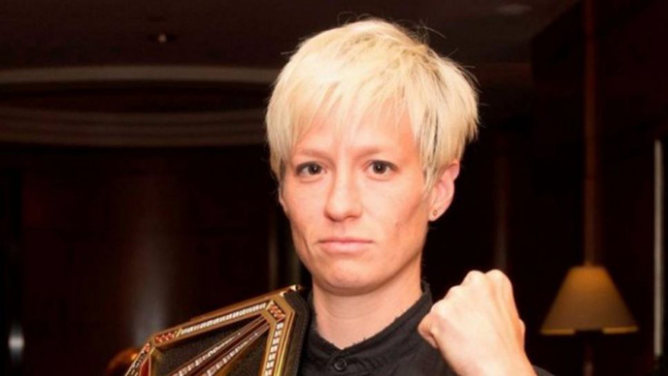 Световна шампионка по футбол влезе в кеча (ВИДЕО + СНИМКИ)