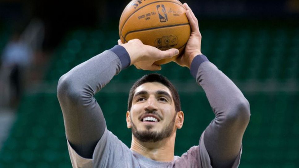 Тъндър развързаха кесията за Кантер