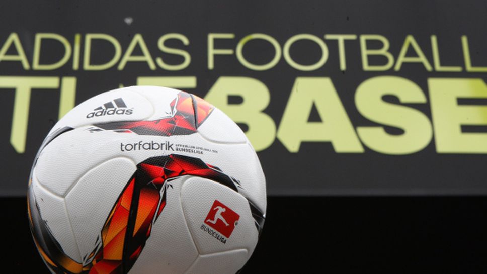 (АРХИВ) adidas представя топката за Бундеслигата - Torfabrik