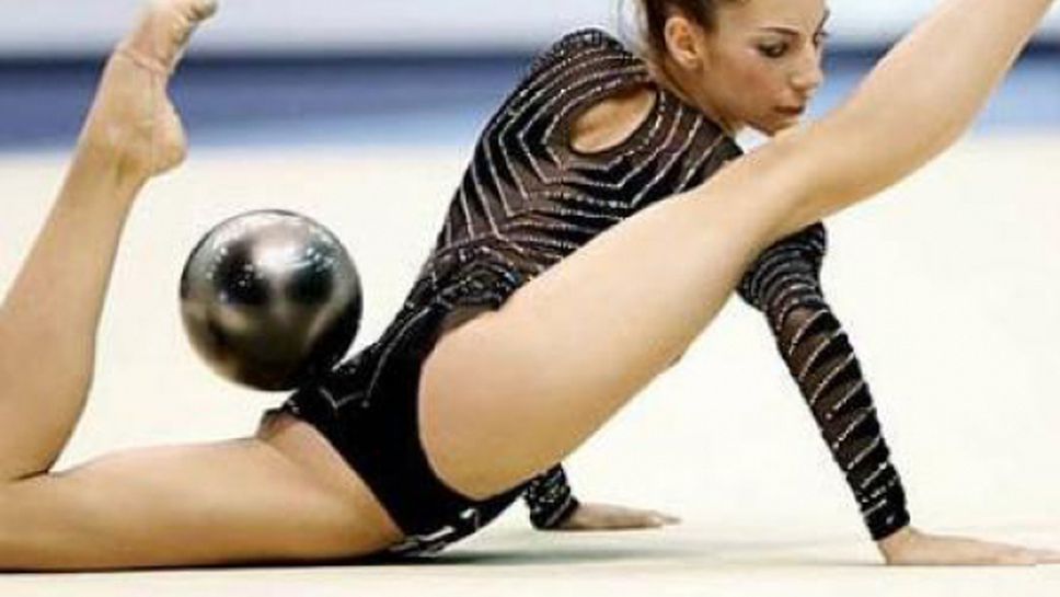 Легенда на испанската гимнастика се снима с българските състезателки