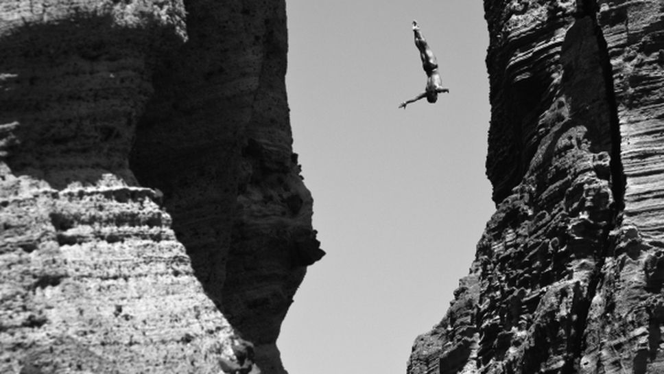 Шоуто Red Bull Cliff Diving този уикенд се пренася на Азорските острови