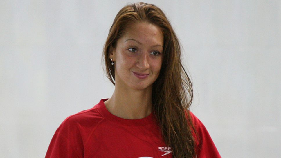 Нина Рангелова изпревари всички на 100 метра свободен стил