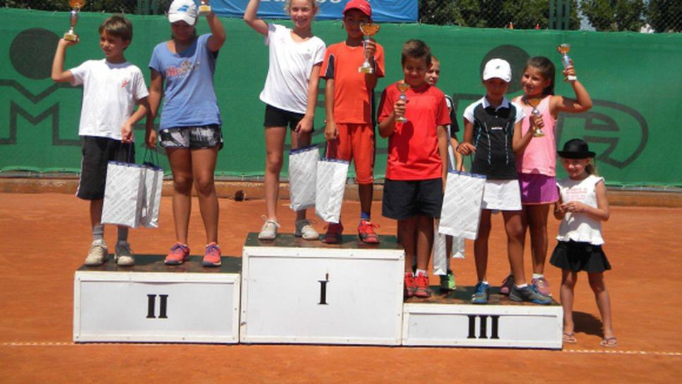 "Тенисът – спорт за всички" събра малчугани на кортовете на "Дема"