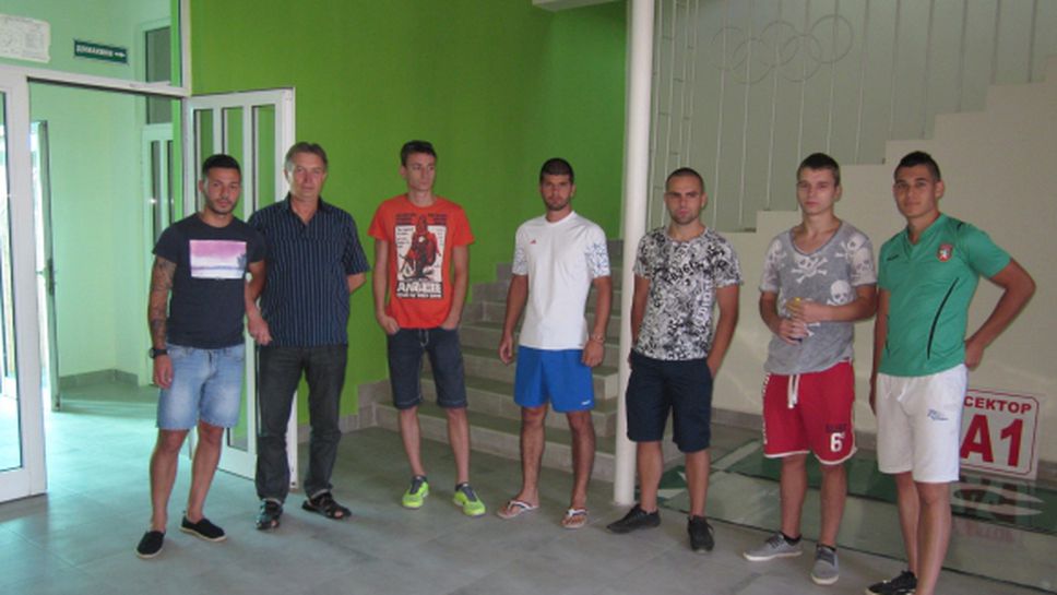 Шестима юноши на лагер с Ботев (Враца)