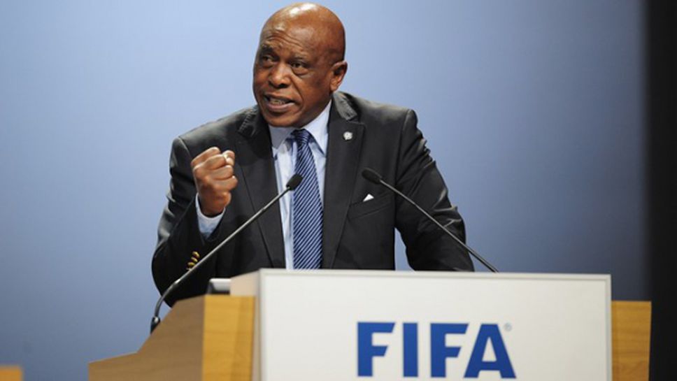 Бивш южноафрикански министър обмисля да се кандидатира за президент на ФИФА