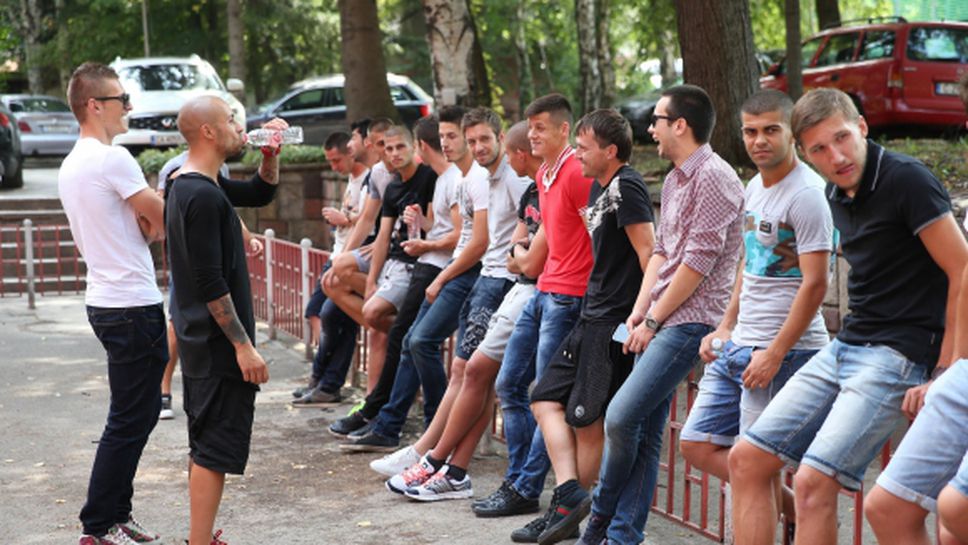 Изменение: ЦСКА ще картотекира играчите през старото дружество, утре приема Струмска слава