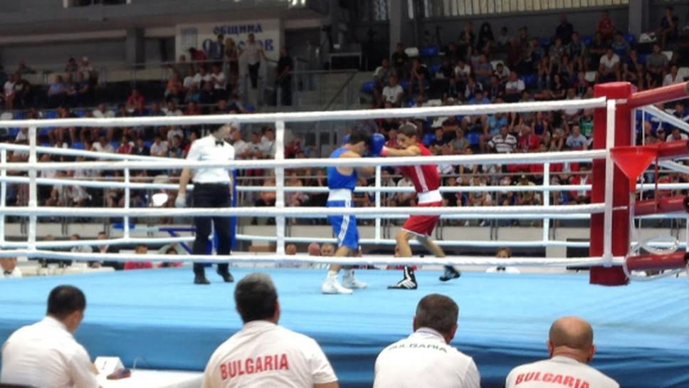 Две победи на българските боксьори и участие в четвъртфиналите на европейското