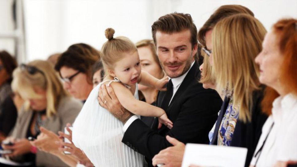 Маникюр и педикюр за малката Харпър Бекъм