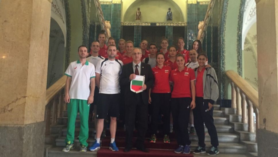 Българският национален тим по волейбол посети кметството в Суботица