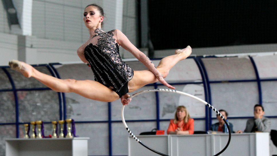 Владинова с трета оценка на обръч след първата ротация в група "А" на световното по художествена гимнастика