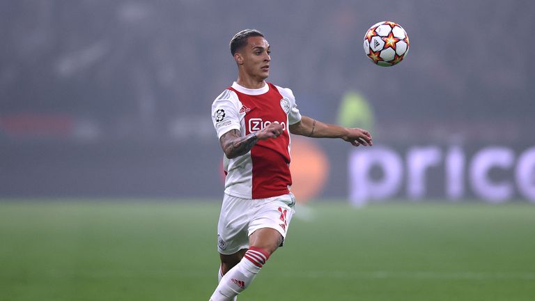  Тотнъм ще опита да изпревари Манчестър Юнайтед за крило 