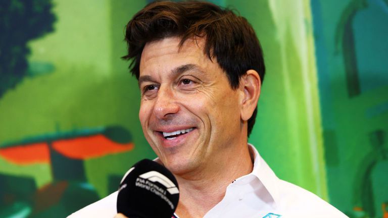 Шефът на Мерцедес Тото Волф опроверга информациите че Дениъл Рикардо