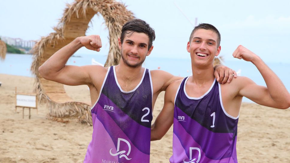 Варненски тинейджъри поднесоха голямата изненада на турнира по плажен волейбол "Марина Диневи"