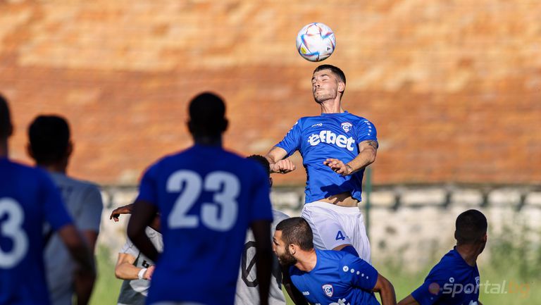  Спартак (Варна) с поврат против Славия 