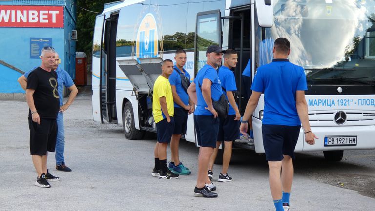 С група от 25 футболисти отборът на Марица (Пловдив) замина