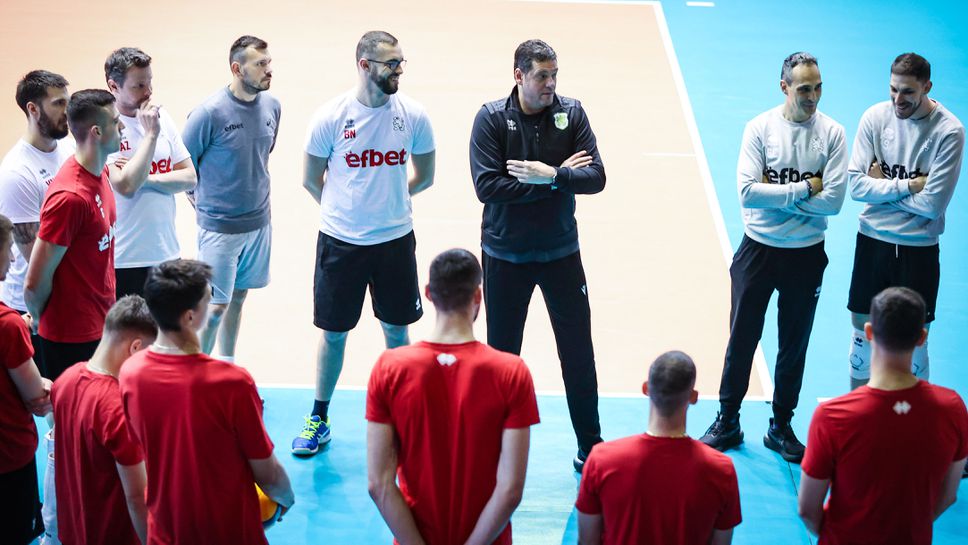 Волейболните национали вече са в Орлеан