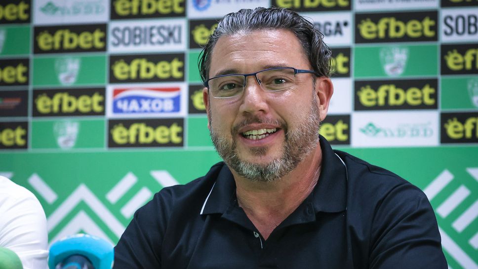 Собственикът на Берое Ернан Банато изгледа тренировката на отбора в