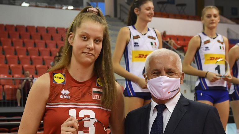 16-годишната Ива Дудова в националния отбор на България за Лигата на нациите 🏐