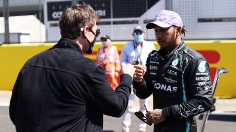 Мерцедес, Формула 1 и ФИА осъдиха онлайн расистките обиди срещу Люис Хамилтън  