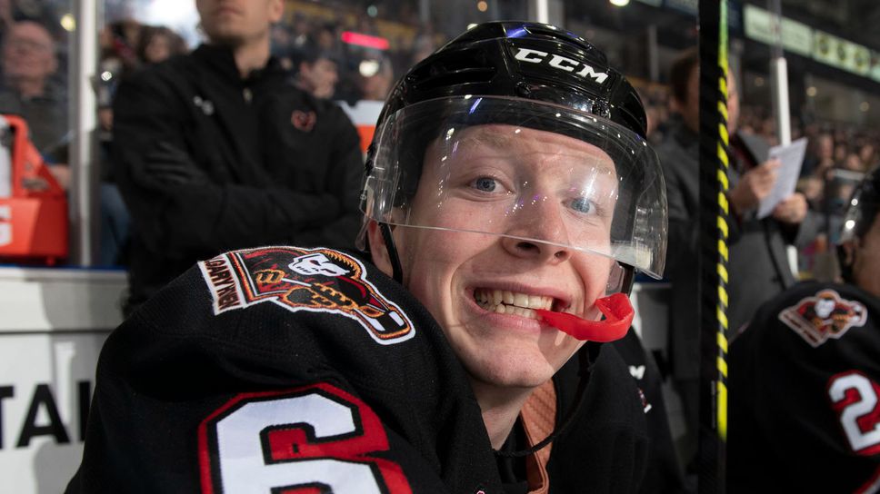 19-годишен е първият хокеист в НХЛ, който открито призна хомосексуалната си ориентация
