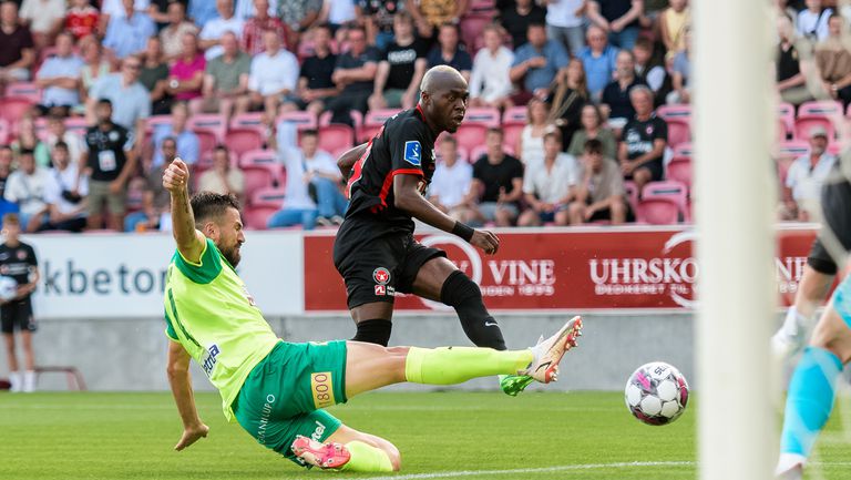 И двата гола в мача паднаха в заключителните десет минути