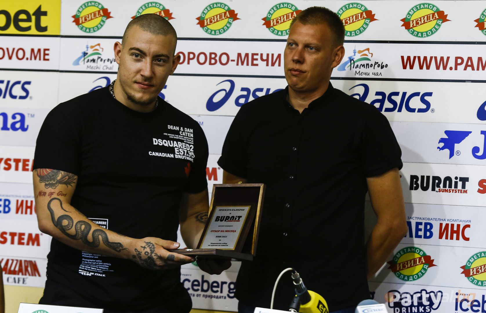 Иван Иванов и щангистите с приза за отбор и треньор за месец юни