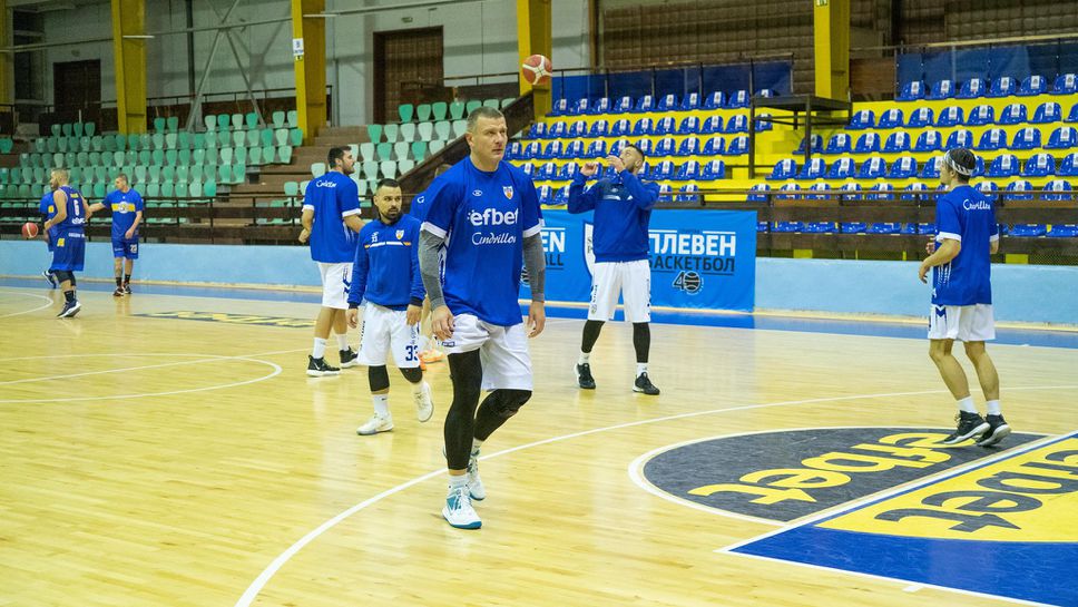 Тодор Тодоров продължава със Спартак