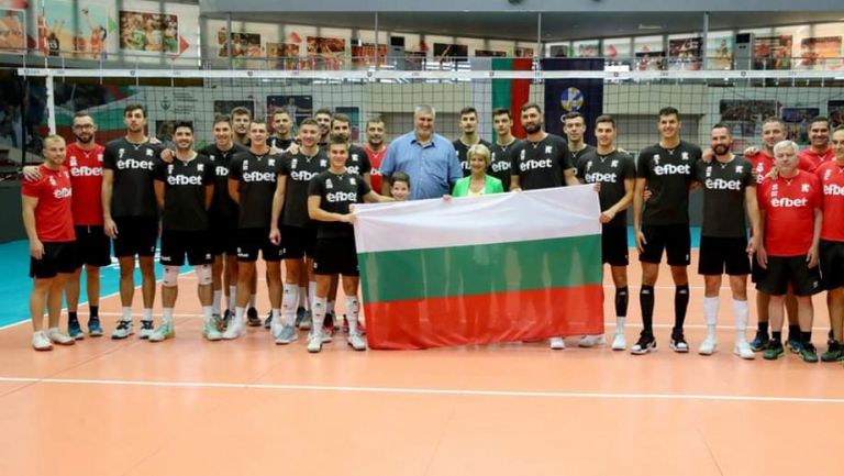 Весела Лечева пожела успех на националния отбор преди Световното първенство