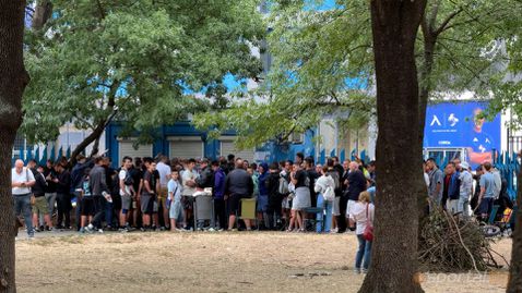  Феновете на Левски изкупиха над 25 000 билета за два часа 